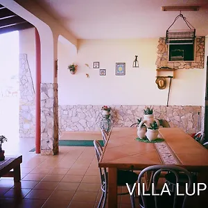 https://villa-lupo.lecce-hotels.com